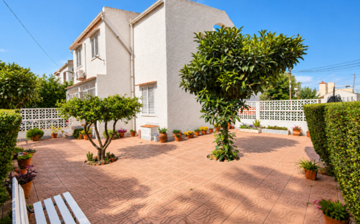 Town House in Torrevieja – EE13952