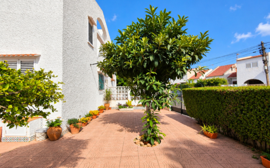 Town House in Torrevieja – EE13952