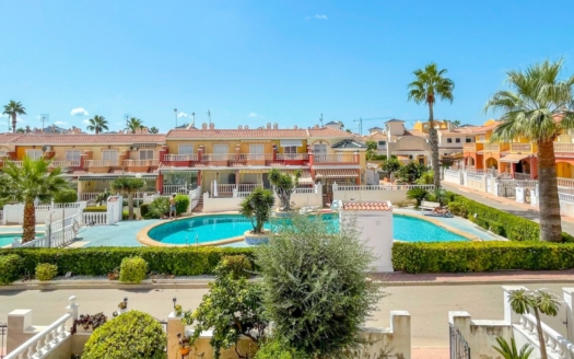 Town House in Ciudad Quesada – EE13640