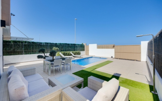 Villa in Guardamar del Segura – EE13197