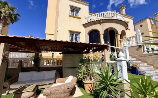 Town House in Orihuela Costa – EE12580