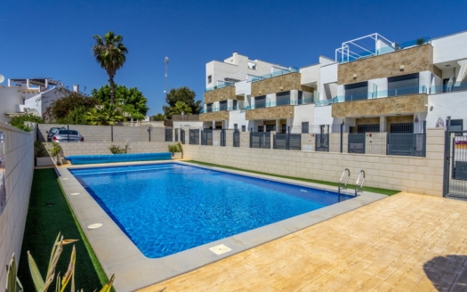 Town House in Villamartin – EE12570