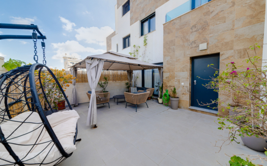 Town House in Villamartin – EE12570