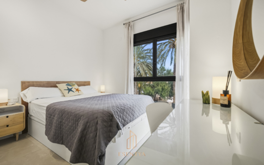Modern 4-Bedroom house with Private Pool, Rooftop Solarium and Garage – Just 400 Metres from the Beach! – EE14024