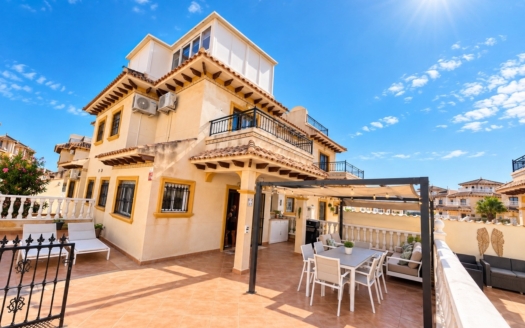 Town House in La Zenia – EE14055
