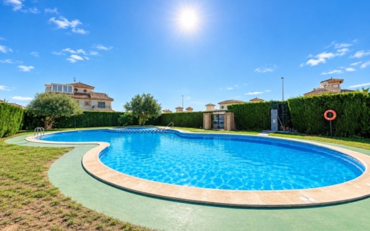 Town House in La Zenia – EE14055