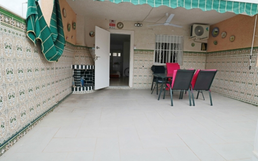 Maison de ville à Torrevieja – EE14080