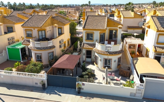Villa in Guardamar del Segura – EE14157