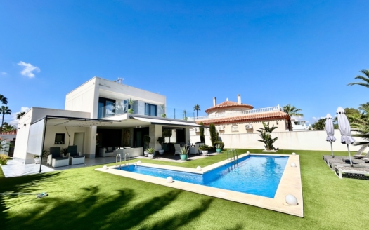 Villa in Los Urrutias – EE14058
