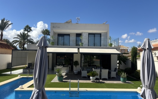 Villa in Los Urrutias – EE14058