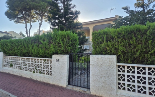 Villa in Torrevieja – EE14131