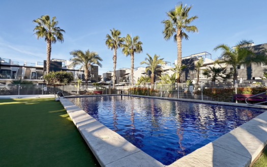 Town House in Villamartin – EE14166