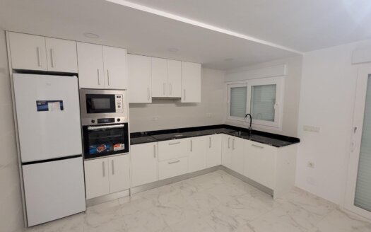 Town House in Torrevieja – EE14294