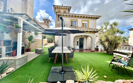 Villa in Villamartin – EE14174