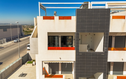 Bungalow in Los Altos – EE11518