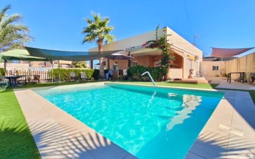 Villa in Torrevieja – EE14187