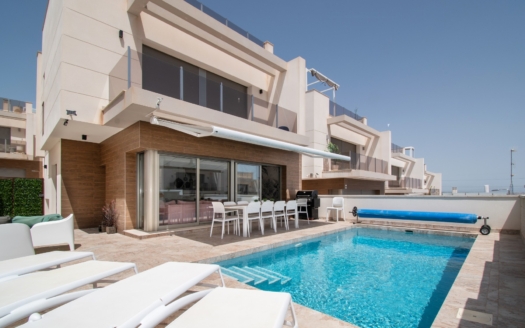 Villa à Orihuela Costa – EE8977