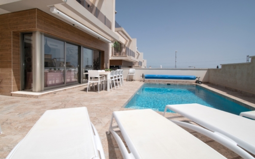 Villa à Orihuela Costa – EE8977