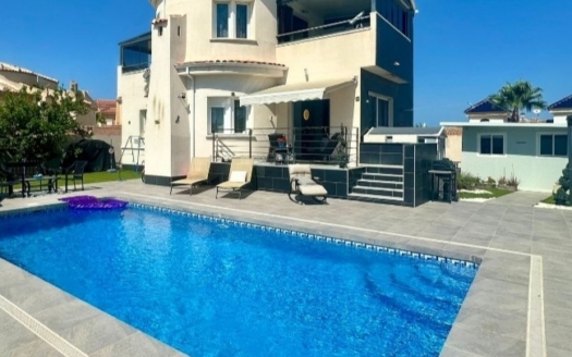 Villa in Ciudad Quesada – EE14183