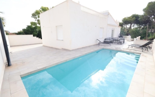 Villa in Torrevieja – EE14171