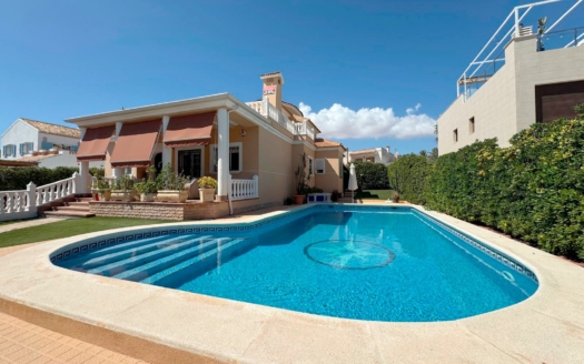 Villa i Torrevieja – EE14066