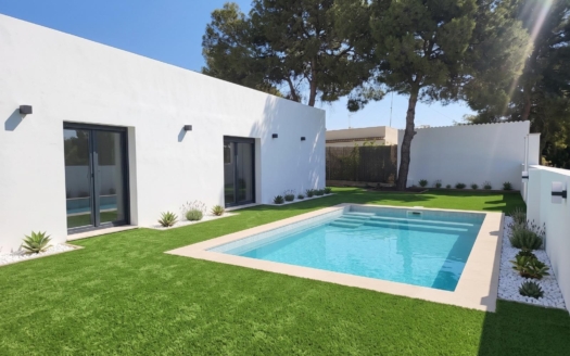 Villa in Torrevieja – EE14130