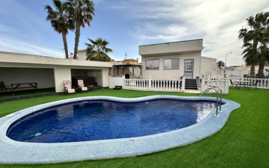 Villa à Ciudad Quesada – EE8913