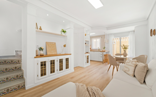 Town House in Villamartin – EE14054